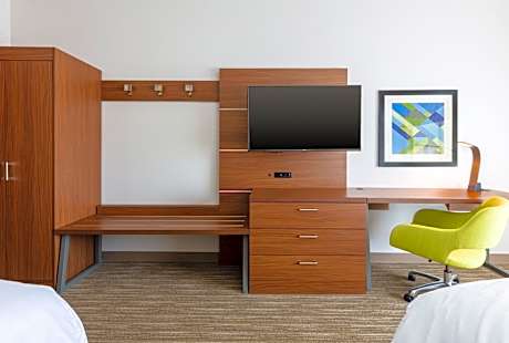 Standard Queen Room with Two Queen Beds and Mobility Accessible Tub