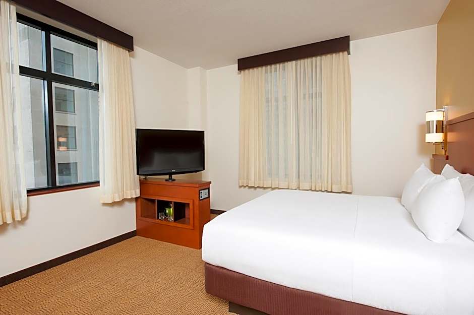 Hyatt Place Des Moines Downtown