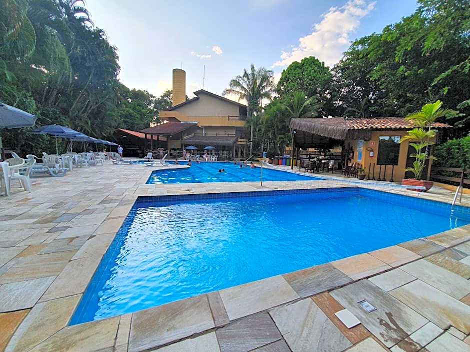 Fabuloso flat 241, Amarílis, Riviera de São Lourenço 3 Piscinas climatizadas carregador veiculo eletrico 2 quartos sendo uma suíte internet 500mb Adega, cozinha equipada completa, serviço de praia fim de semana limpeza trocas de toalhas,