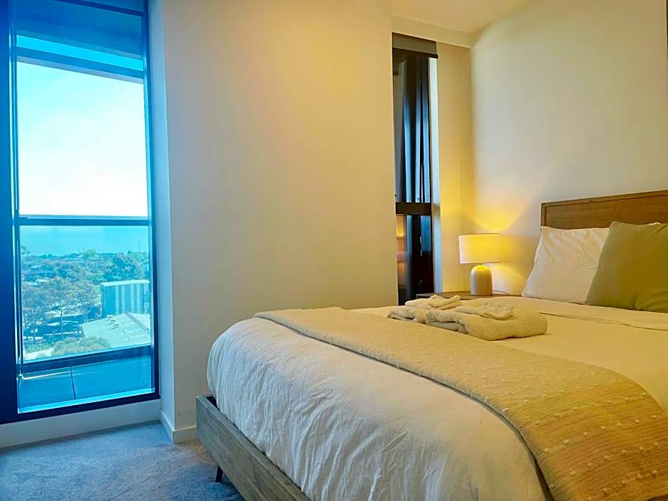 SkyGarden Luxury Condo at The Glen by Live Local