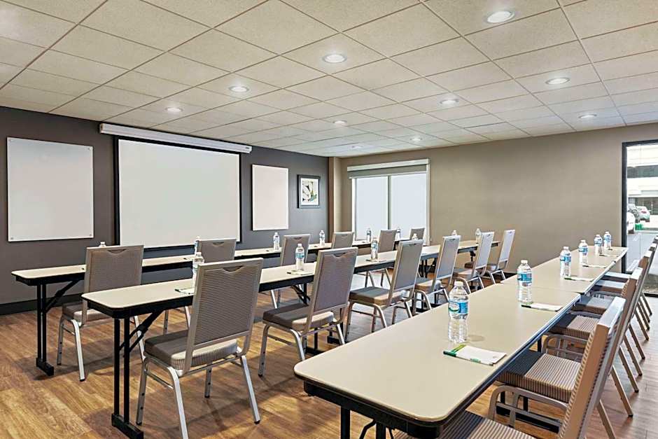 Wingate by Wyndham Cincinnati/Blue Ash