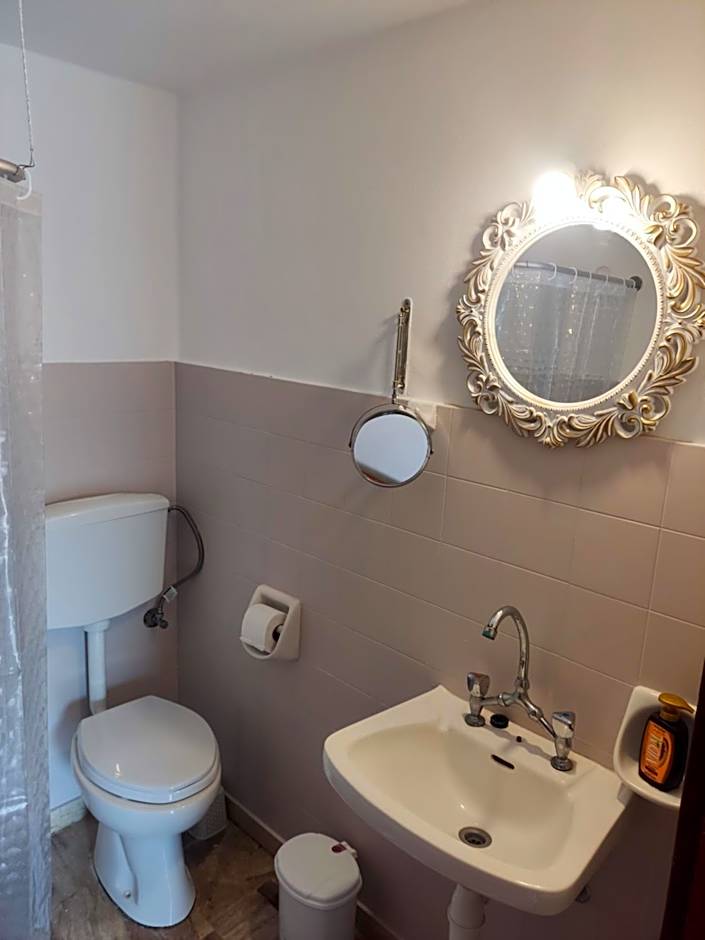 Manolis Rooms Vathys