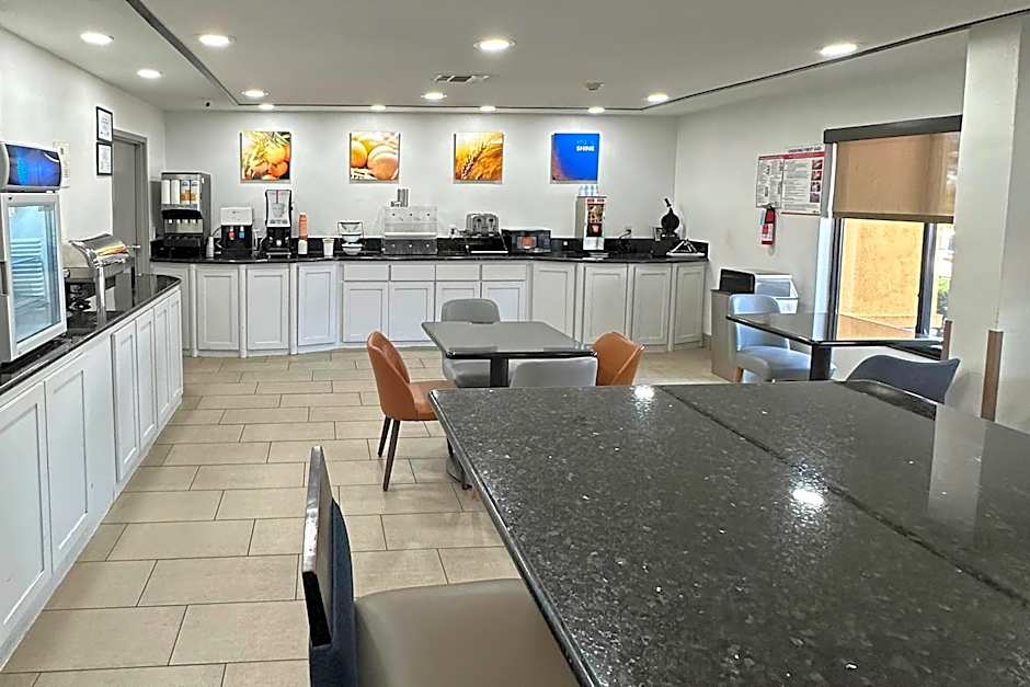 Comfort Inn North Dallas Near the Galleria