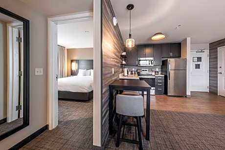 1 Bedroom Suite, 1 King, Sofa bed