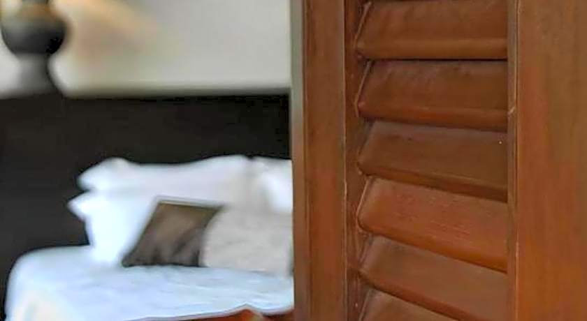 Courtyard At Heeren Boutique Hotel