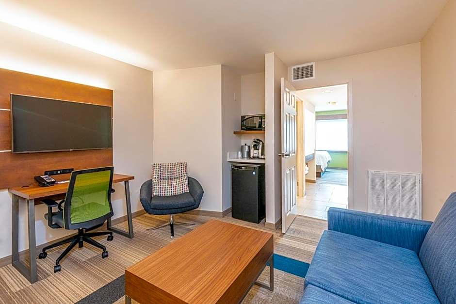 Holiday Inn Express Hotel & Suites Bradenton West By IHG