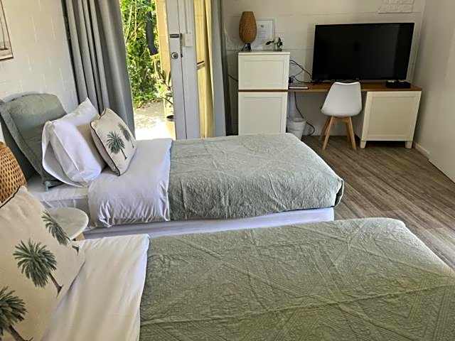 Peninsula Beach Motel