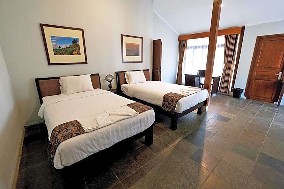 The Nalaya Hotel & Resto