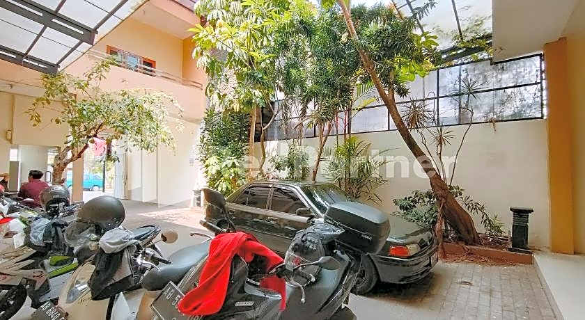 Calida Hotel Mitra RedDoorz near Alun Alun Wonosari