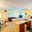 Charming SPI family condo - walking distance to the beach, Sleeps 6, Third Floor, 2025 Traveler Award