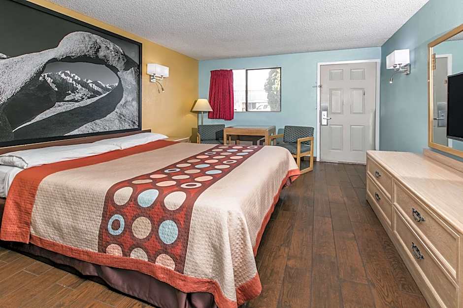 Photo 1 of 2 of 1 King Bed, Accessible, Smoking