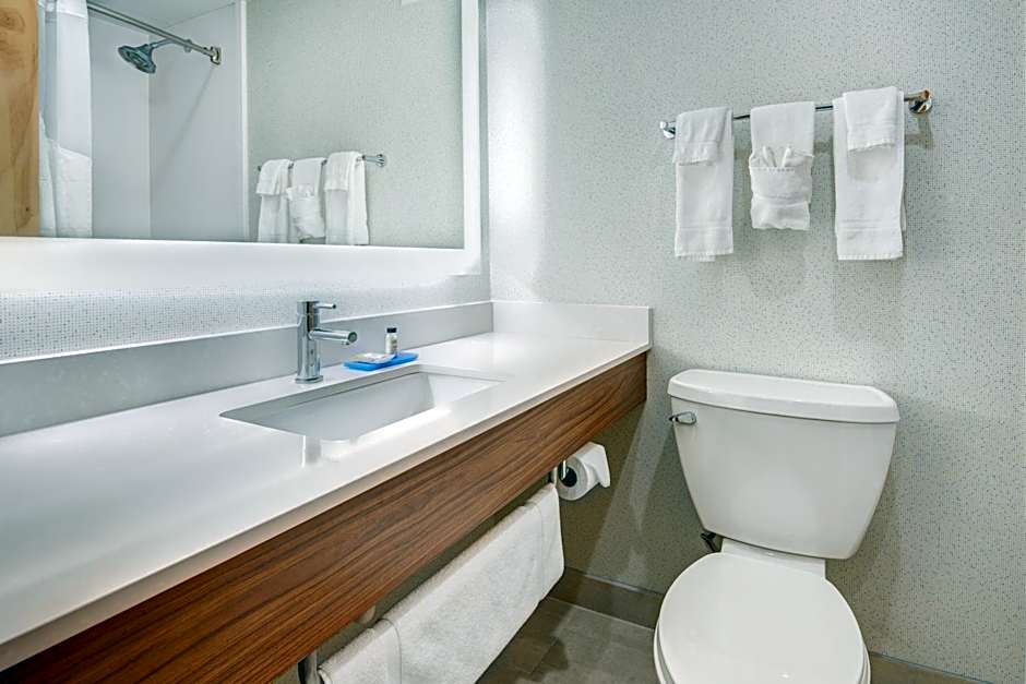 Holiday Inn Express & Suites West Long Branch - Eatontown By IHG