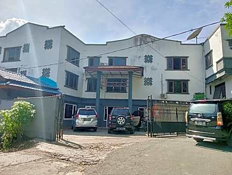 RedDoorz at Hotel Ermashta Jayapura