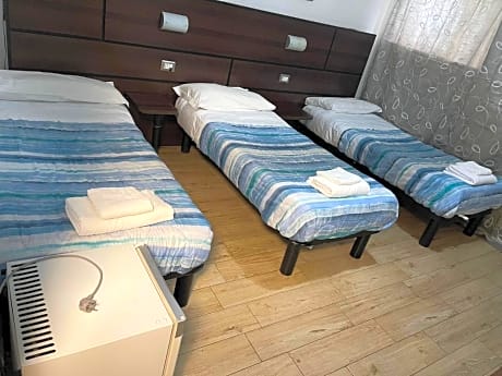 Triple Room with Private Bathroom
