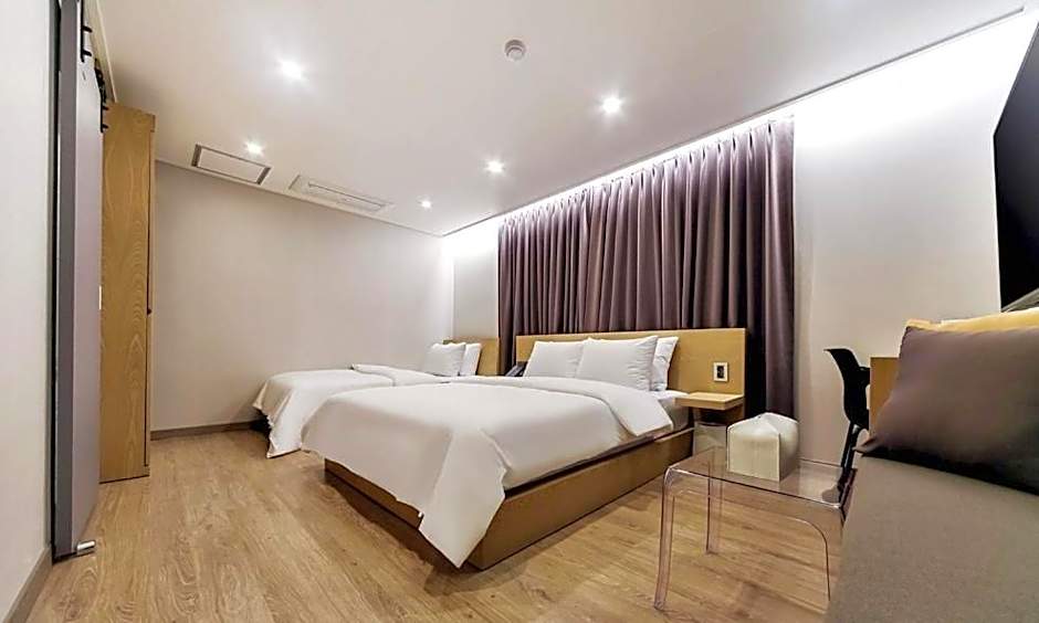 Photo 1 of 8 of Deluxe 2 Beds