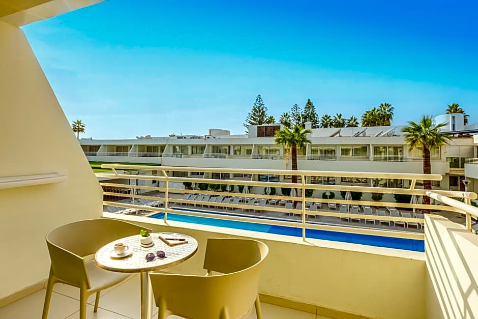Melpo Antia Hotel & Suites
