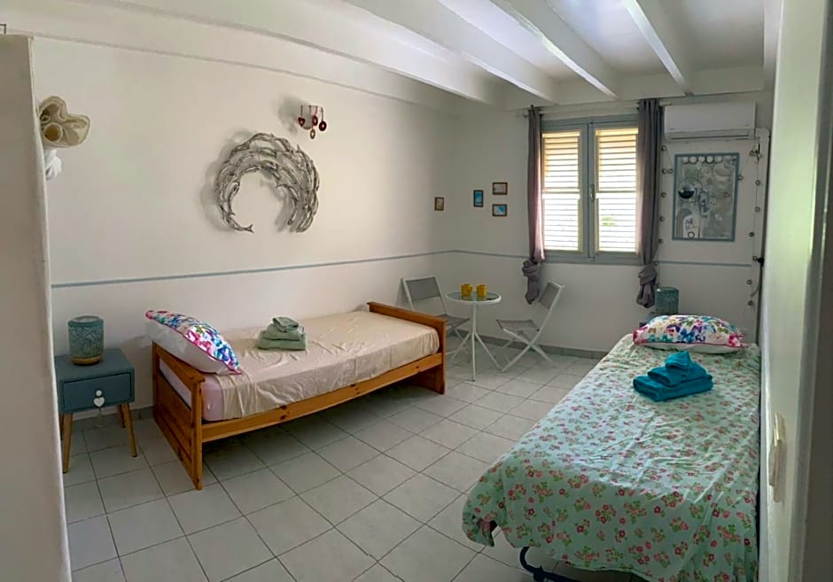 Chambre d'hôte et Loft dans maison de charme piscine à débordement La Villa Gialla