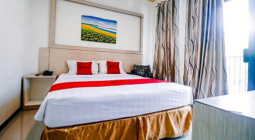 RedDoorz Plus near Sultan Hasanuddin Airport