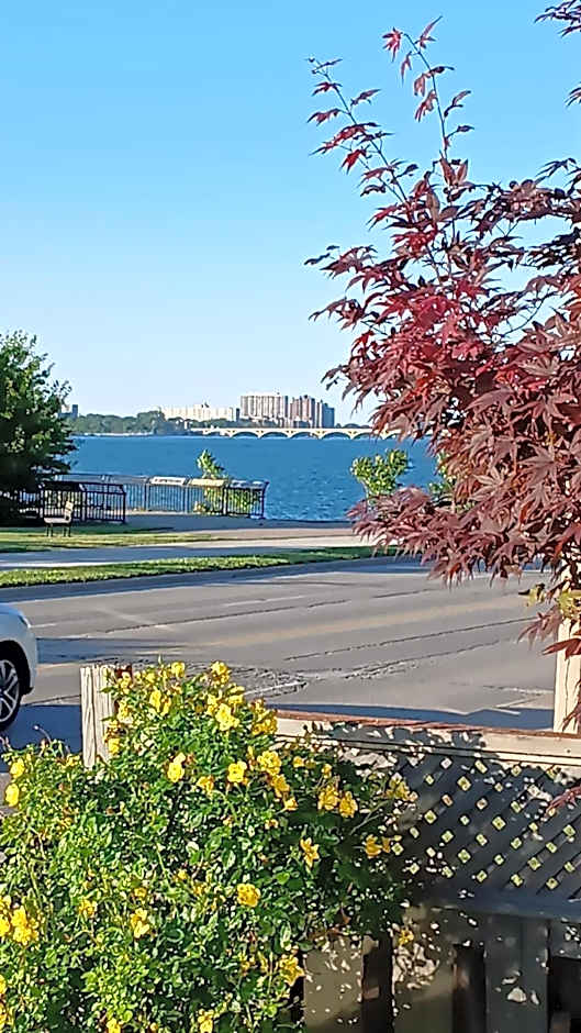 Waterfront Home Windsor ,On, Ca