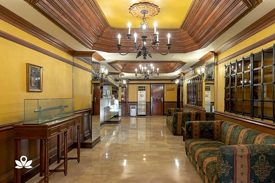 ZEN Rooms Camelot Hotel QC