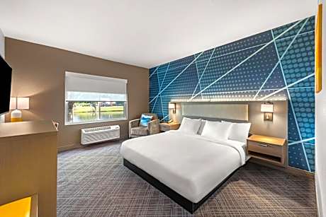 King Room with Roll-In Shower - Disability Access/Non Smoking