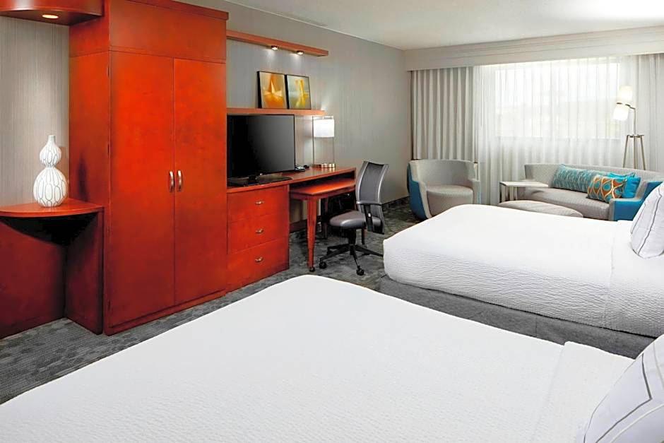 Courtyard by Marriott San Antonio Six Flags at The RIM