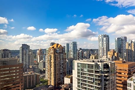 One-Bedroom King Suite - High Floor/Club Lounge Access