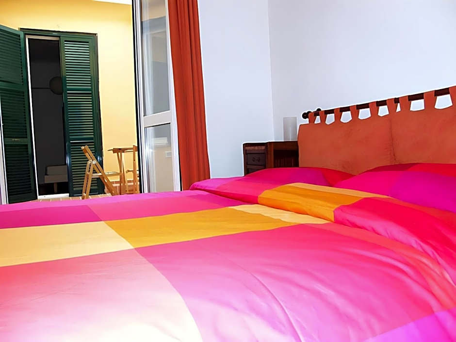 Breakfast In Bed – Rome