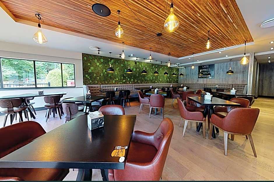 Village Hotel Leeds North