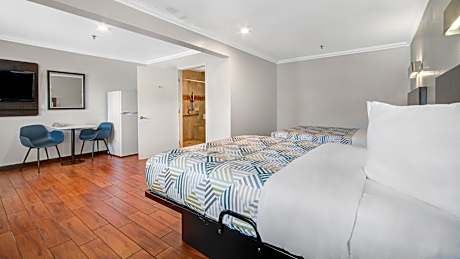 2 Queen Beds | Non-Smoking, Kitchen