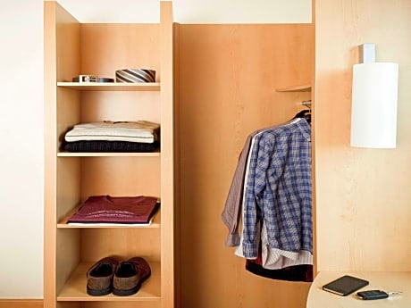 Room with 1 double bed + 1 extra bed equipped with the new bedding