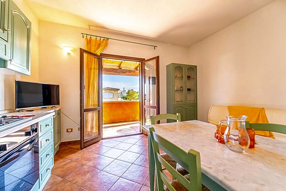 ISS Travel Apartaments, Via del Tirreno 300 m from la Cinta beach
