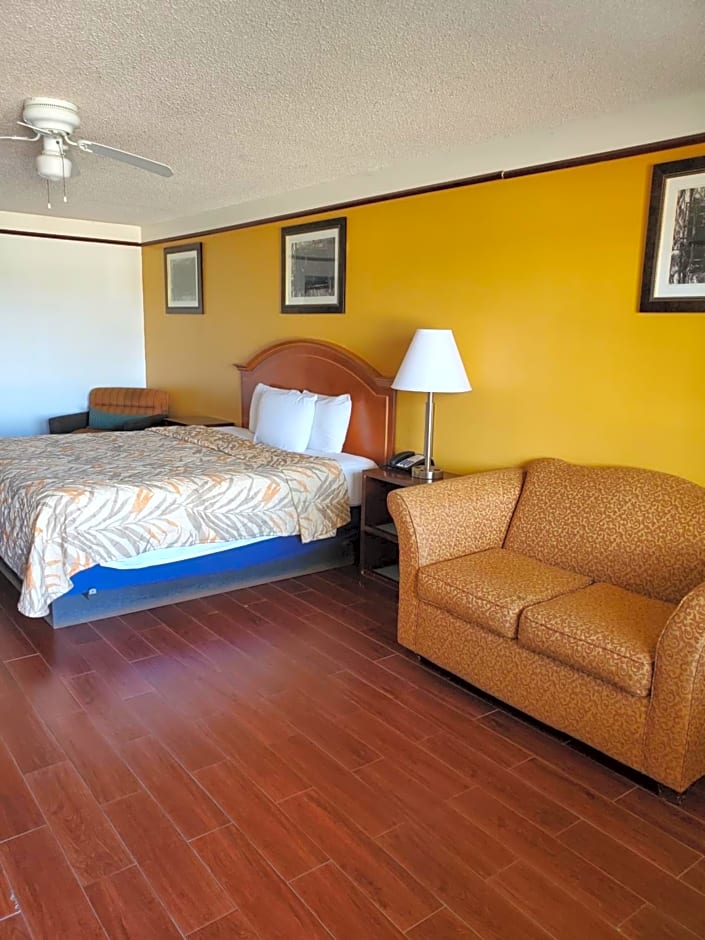 Deluxe Inn and Suites