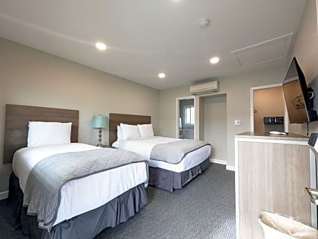 Deluxe Queen Room