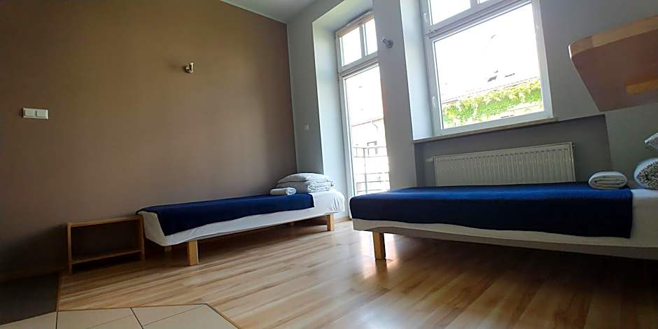 999 Aparthostel