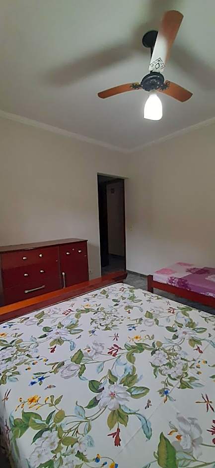 Caso em condomínio com lago, serra, campo e mar