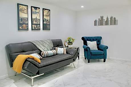 Minutes From Manhattan 2-Bedroom Apartments in LIC Astoria Queens