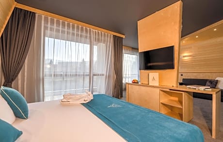 Deluxe Double or Twin Room with Panoramic View (2 adults + 1 child)