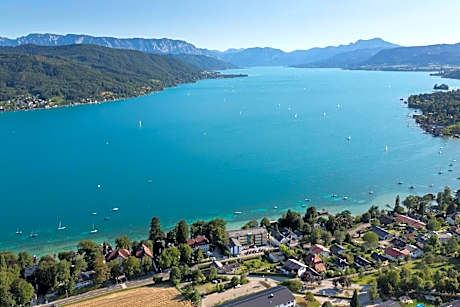Two-Bedroom Apartment with Balcony and Lake View