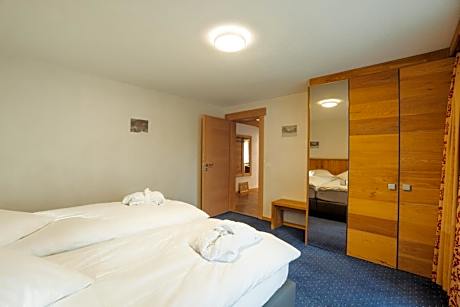 Apartment (4 Adults)
