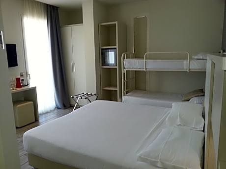 Standard Quadruple Room