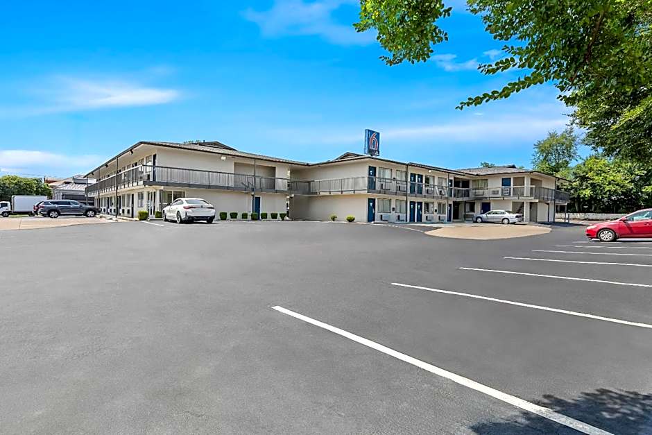 Motel 6-Murfreesboro, TN