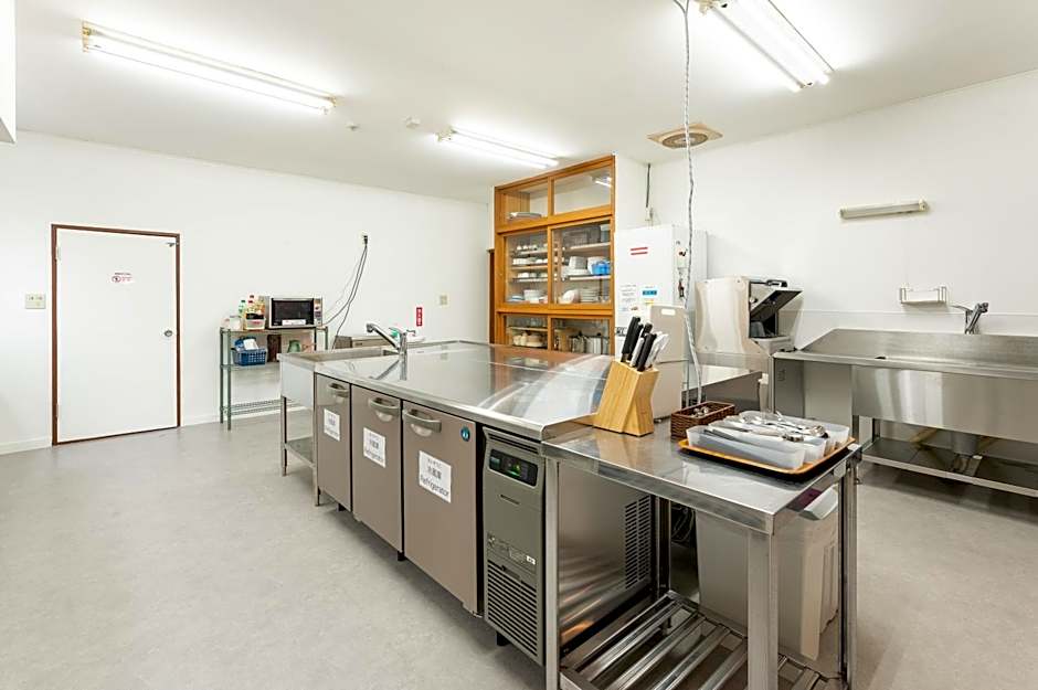 Hütte Jil Shirakabako at 1,400m