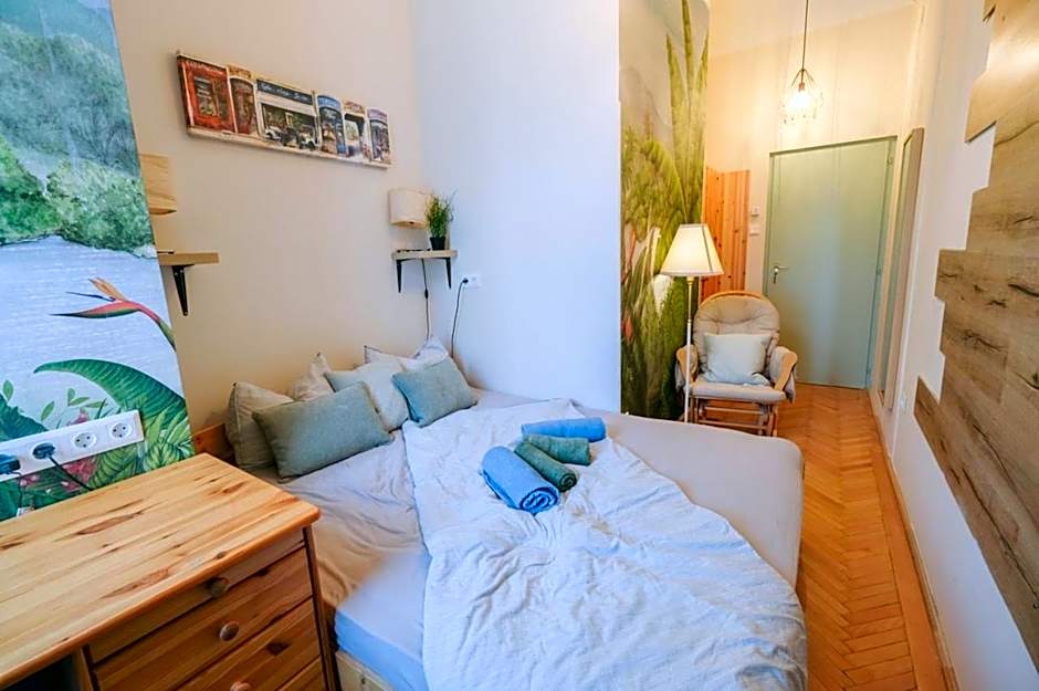 Acacia Private Rooms & Studios