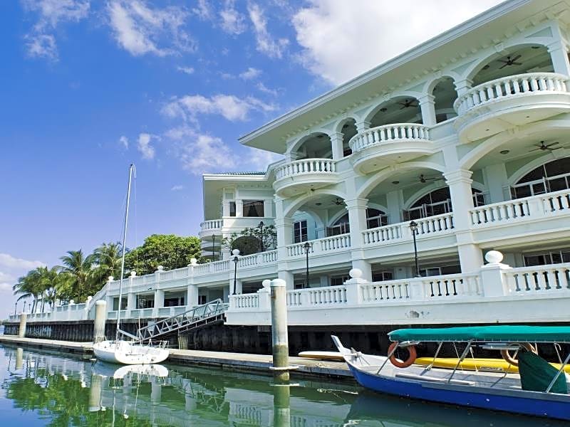 Avillion Admiral Cove Hotel