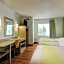 Super 8 by Wyndham Aurora East