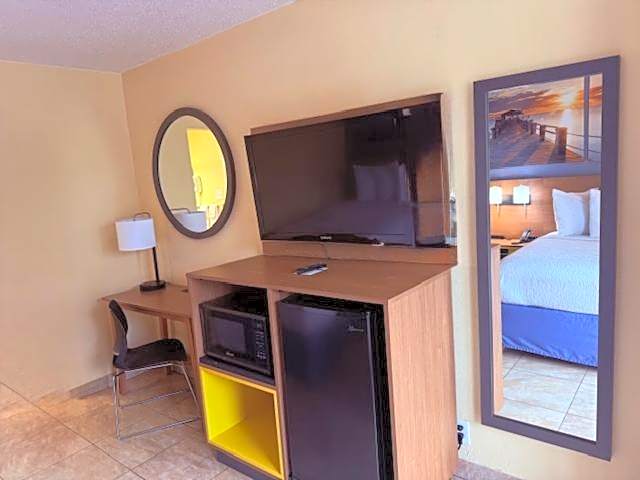 Days Inn by Wyndham St. Petersburg / Tampa Bay Area