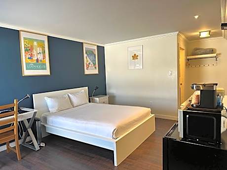 Queen Room (Pet-Friendly)