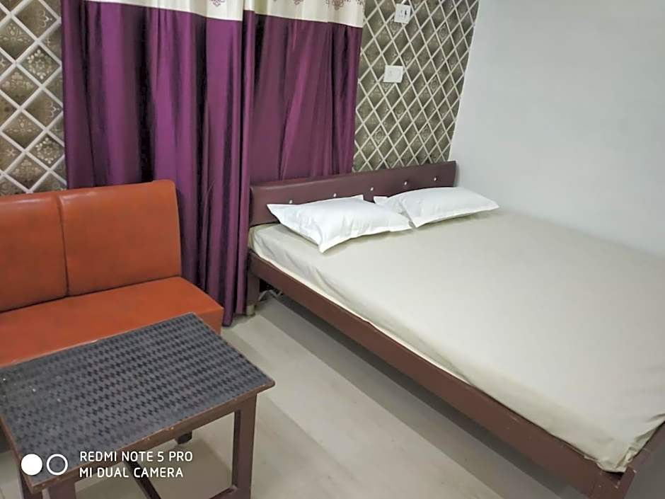 New Hotel Yatri Niwas – Varanasi, VA