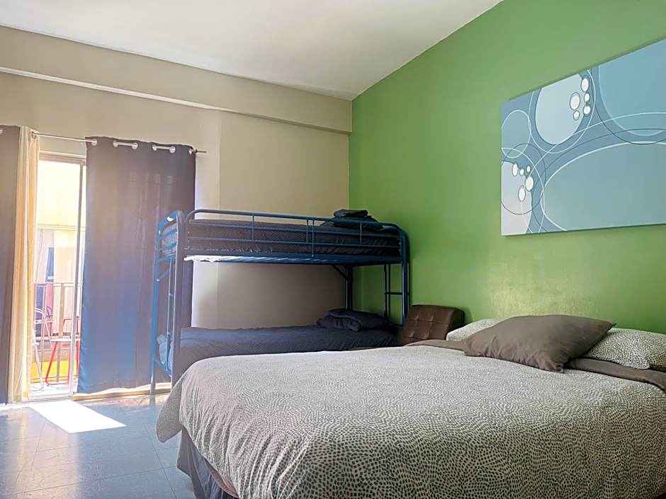 Banana Bungalow West Hollywood Hotel & Hostel